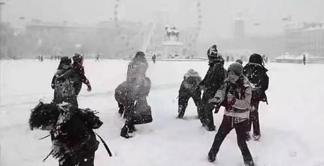南方人永远无法体会北方人打雪仗的快感!