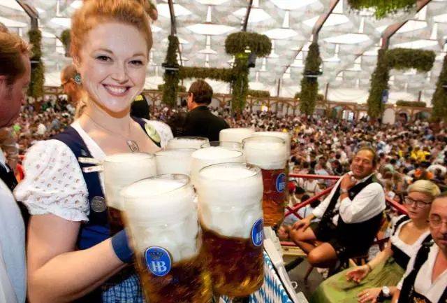 10月 德国 慕尼黑啤酒节(the munich oktoberfest)又称"十月节"