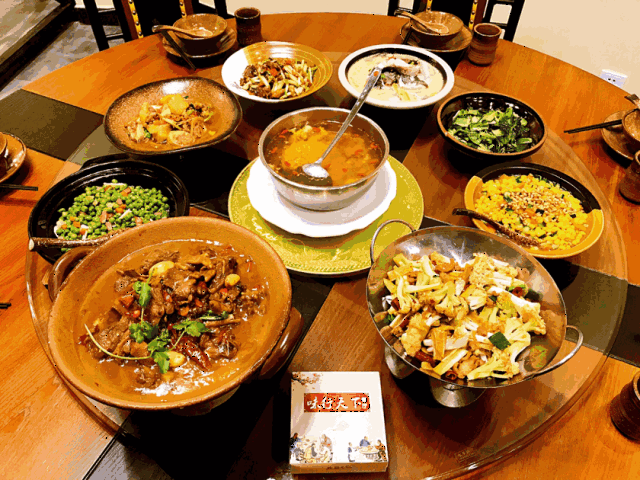 自从赣州开了这家餐厅,有120个停车位,节假日吃饭再也