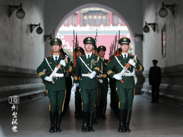 【京城岁末】武警国旗护卫队圆满完成历史上的最后一次降旗任务(原创)