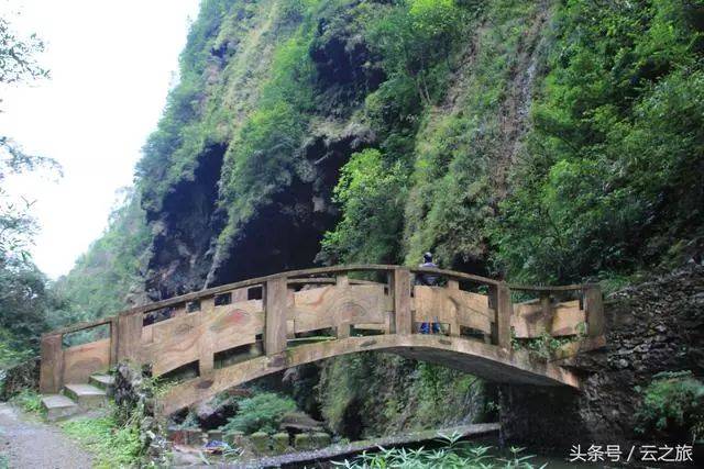 青山依苍翠,荒草没旧径,叹没落的广安华蓥市溪口镇玛霖岩景区