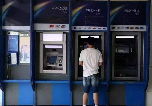 银行总叫客户到柜员机取钱,主要原因有以下几点