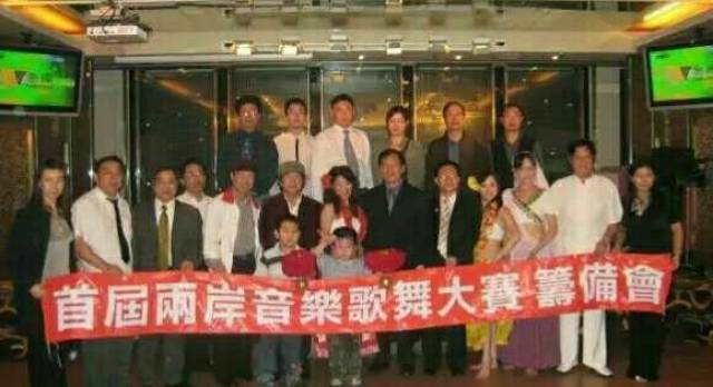 中国崀山极具魅力的实力派男高音歌唱家--