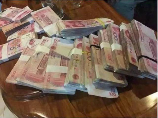 如果你收到洗黑钱，会选择报警还是自己使用？