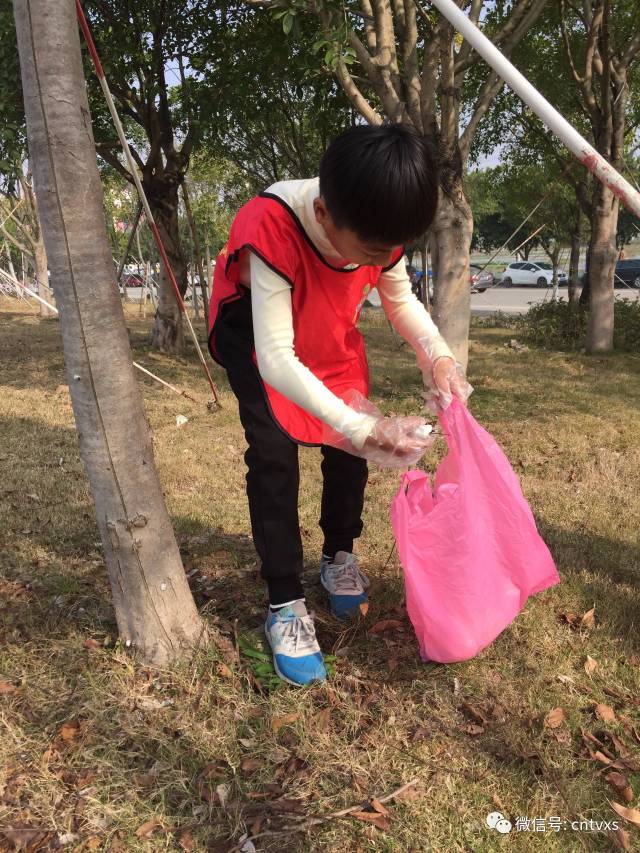 我捡到最多的垃圾是烟头,我要告诉爱抽烟的叔叔们,请不要乱丢烟头