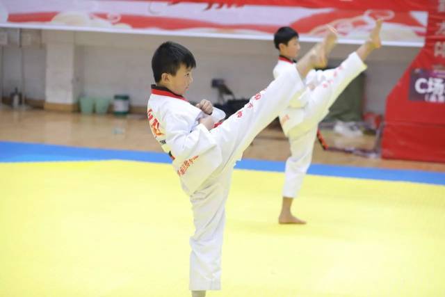 踢王决王位争夺战四川泸州站隆昌赛区赛事圆满