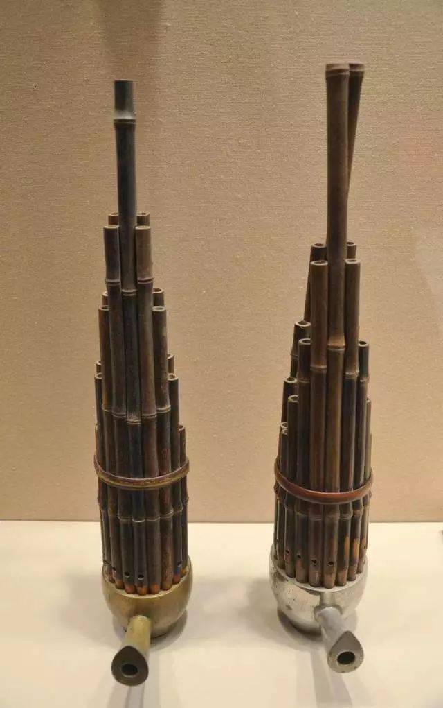 分为洞箫和琴箫,皆为单管,竖吹,是一种非常古老的中国古代吹奏乐器.