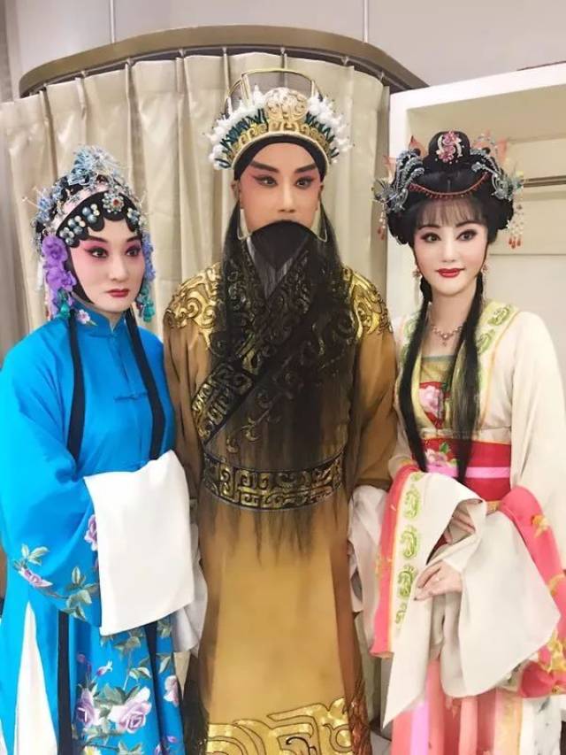 董云华 国家一级演员. 白玉兰主角奖,曹禺戏剧奖获得者.
