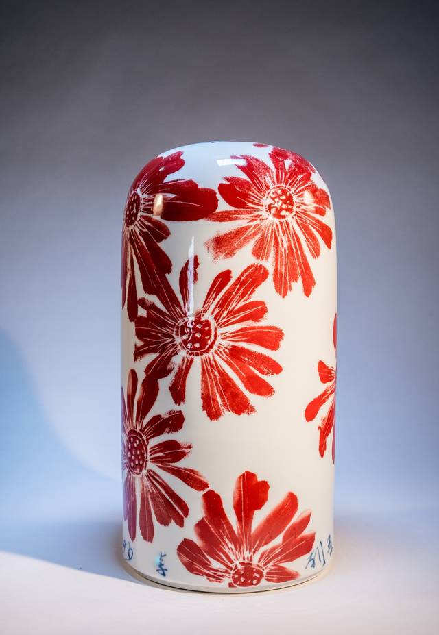 美好年华 釉里红 22*22*43cm 乐游天下 釉里红 30*23*23cm