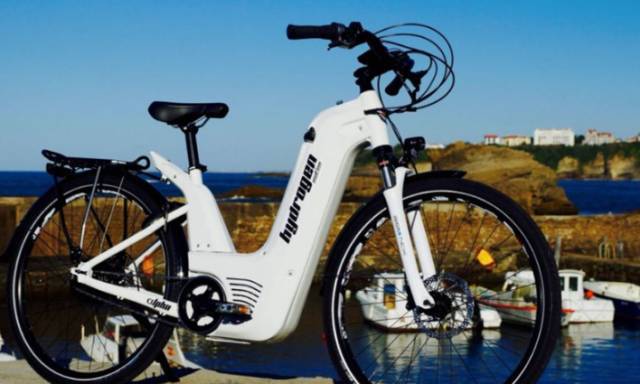 首款氢能源电动自行车上路——充电只需两分钟