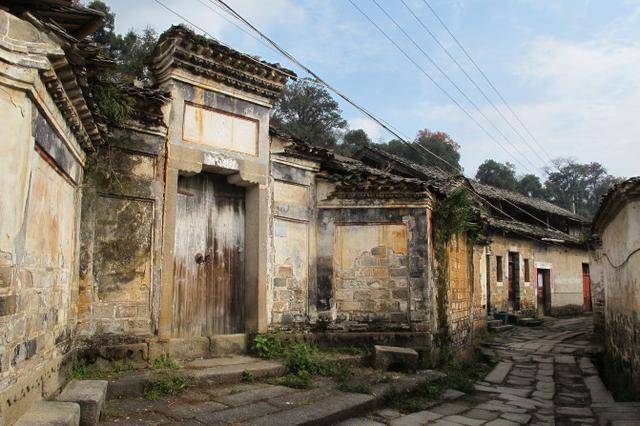 天宝古村已有1800余年历史,是古宜丰县治所在地,文化底蕴深厚,现保存