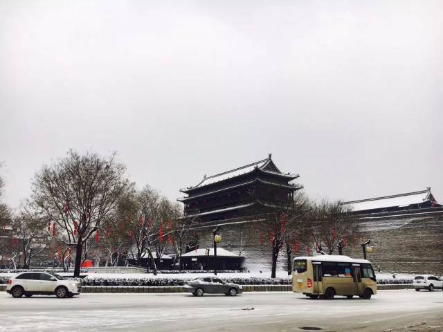 但下过雪的西安 依然很美 大家都拿出手机 定格最美的长安 图源