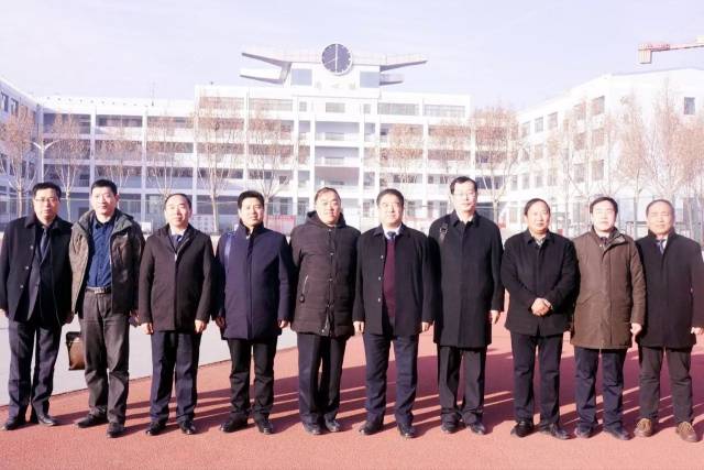 重磅山西师范大学卫建国校长一行为省示范高中太谷二中荣誉授牌