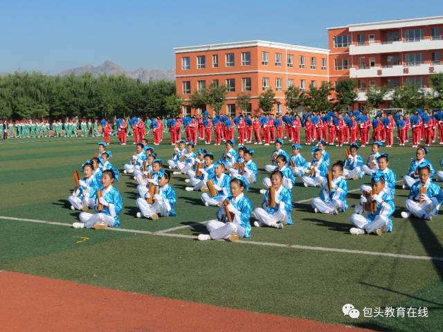 土右旗明华实验小学 : 久熏幽兰人自香 腹有诗书气自华