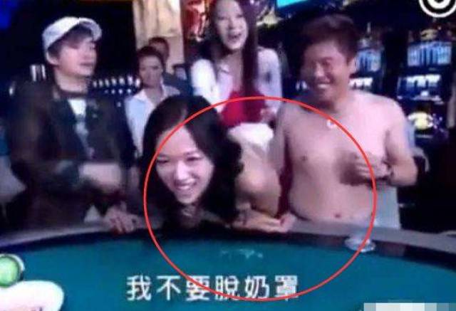 老婆脱内衣的视频_美女内衣内裤半脱图片(2)