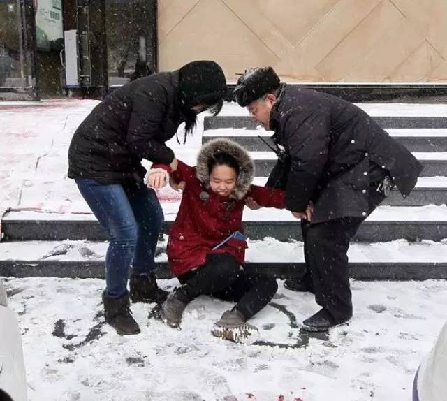 驾驶车辆雪天小提示