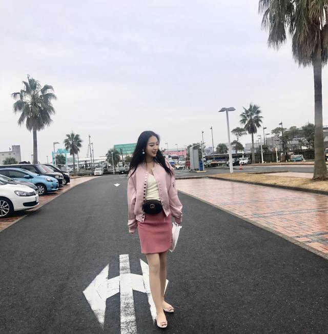 女星刘梦飘时尚写真大片娇美清纯不失性感