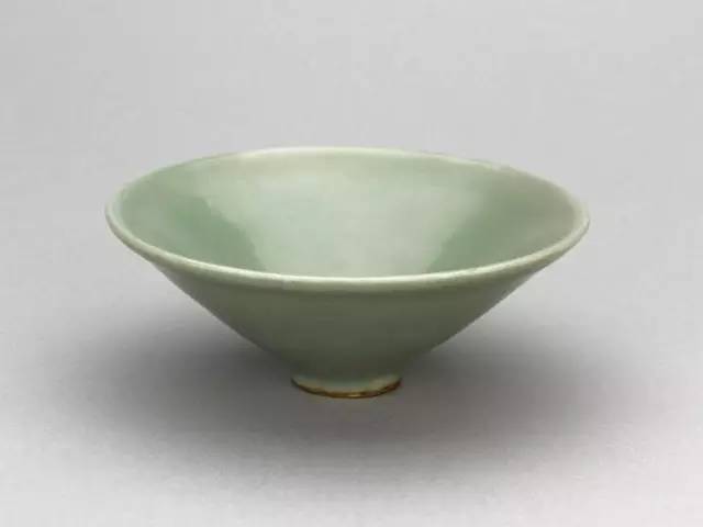 在今天的世界各大博物馆,只要收藏瓷器,几乎都会有龙泉青瓷.