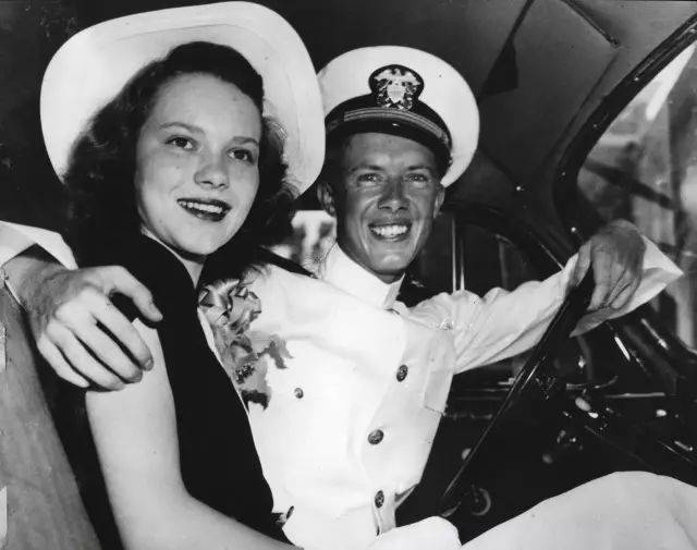 名人志 | 美国前总统、宜信财富小黑卡第一位持