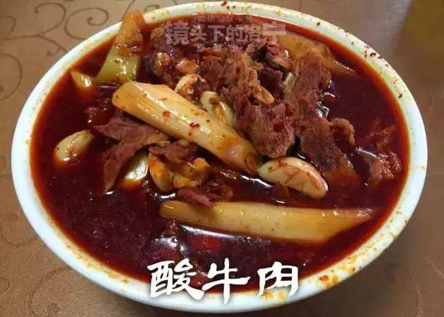 在洛阳的一些饭馆或私房菜馆,菜单上经常会出现这样一道特色菜