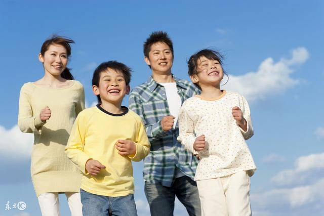 青春期孩子最渴望独立,父母要学会当孩子的听