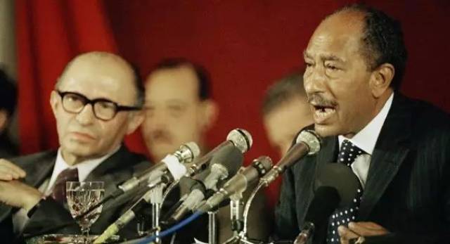 名人志 | 美国前总统、宜信财富小黑卡第一位持