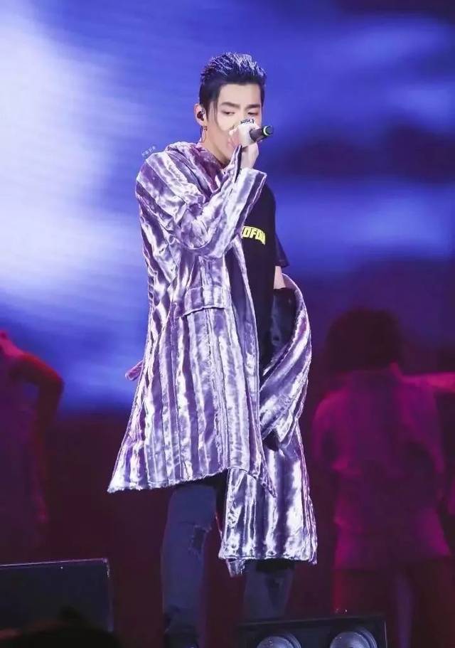 处女蓝天蝎灰射手紫.12星座2018最该穿的开运