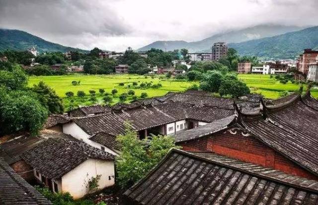 行 这里还大力发展乡村生态休闲旅游 现有杜家堡,杜星垣故居,蝴蝶坪