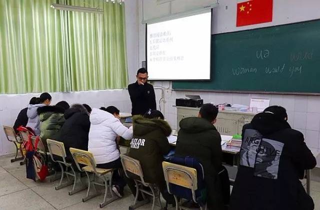 阜阳一中新设了一个国际班,只有8个人!看看啥