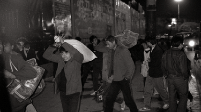 90年代深圳老照片:南下打工潮,图4非常疯狂,图9让人心酸
