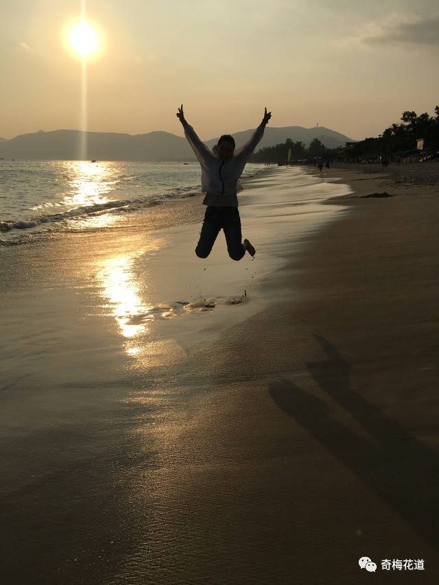 一个"喵"一样的女子,独立,神秘,自由洒脱