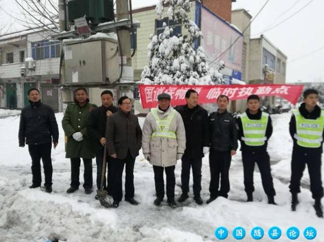 大雪纷纷阻路途,随县小林镇温情暖人间