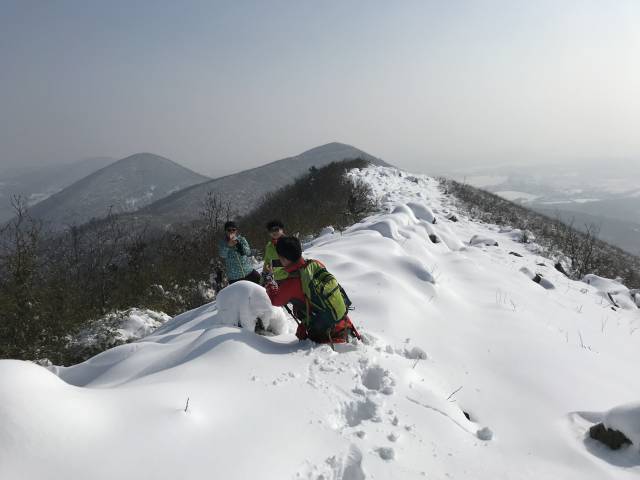 雪后初晴赏美景:句容私藏着一座最美的"雪"山 九华山迎来大批驴友登顶