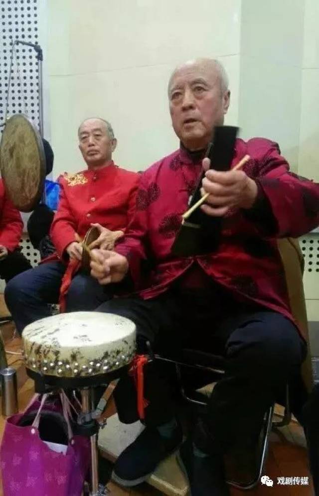 谨以几行笨拙的词句献给晋剧的几位鼓师: 鹤发童颜的帅大爷