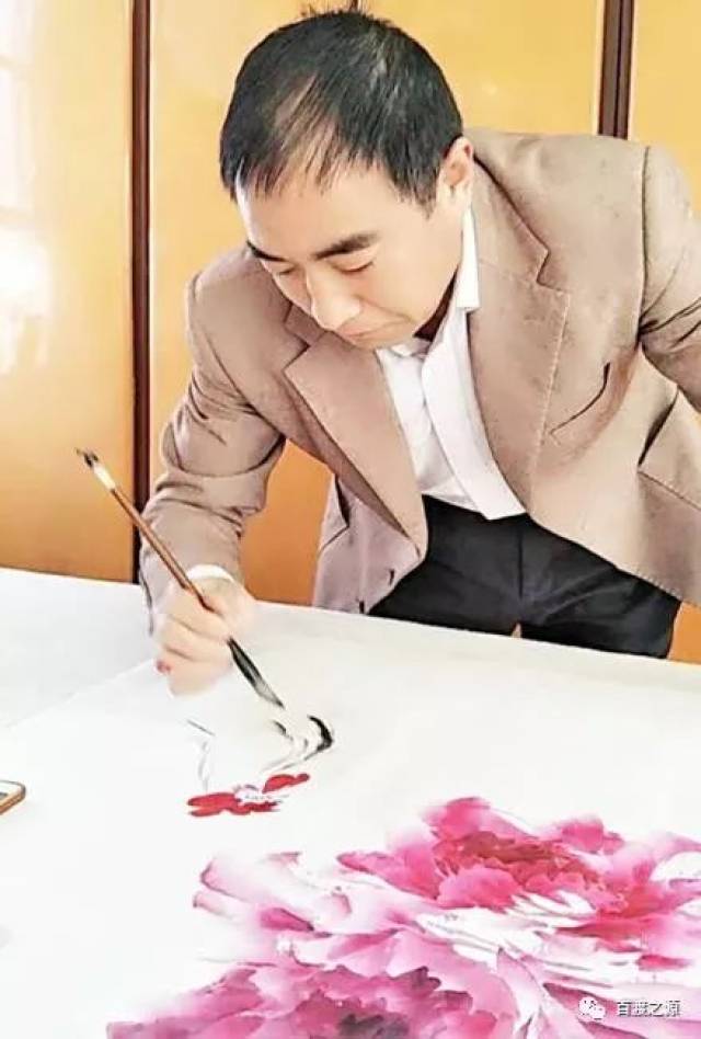 他是涞源人,致力做群众喜爱的书画家
