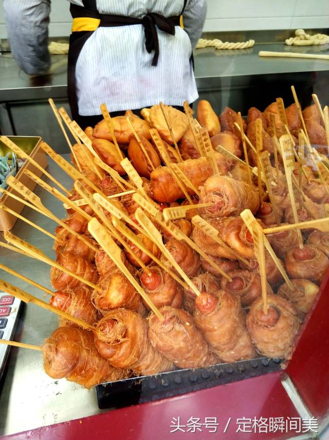 冬天里的 青岛台东小吃街 能把海鲜做成花一