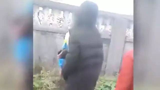 愤怒！赣州一女学生被7名舍友轮流扇耳光、脚踩