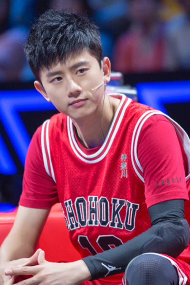 张杰热血改编《灌篮高手》片头曲 大秀架子鼓