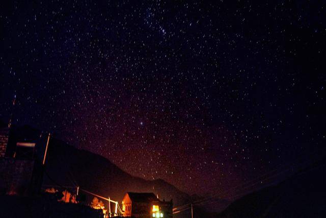 同行的伙伴告诉我孟屯河谷的夏天是川西守望星空的最佳去处之一,吸引