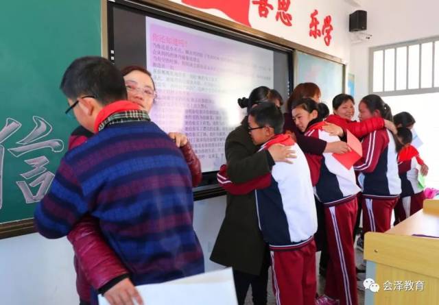 春晖小学举行"自强,诚信,感恩"班级道德讲堂活动