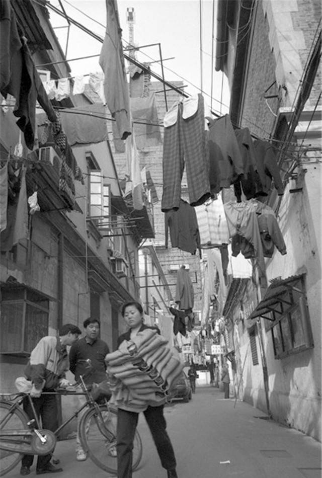 1997年上海老照片:没想到20年前的上海是这样子的