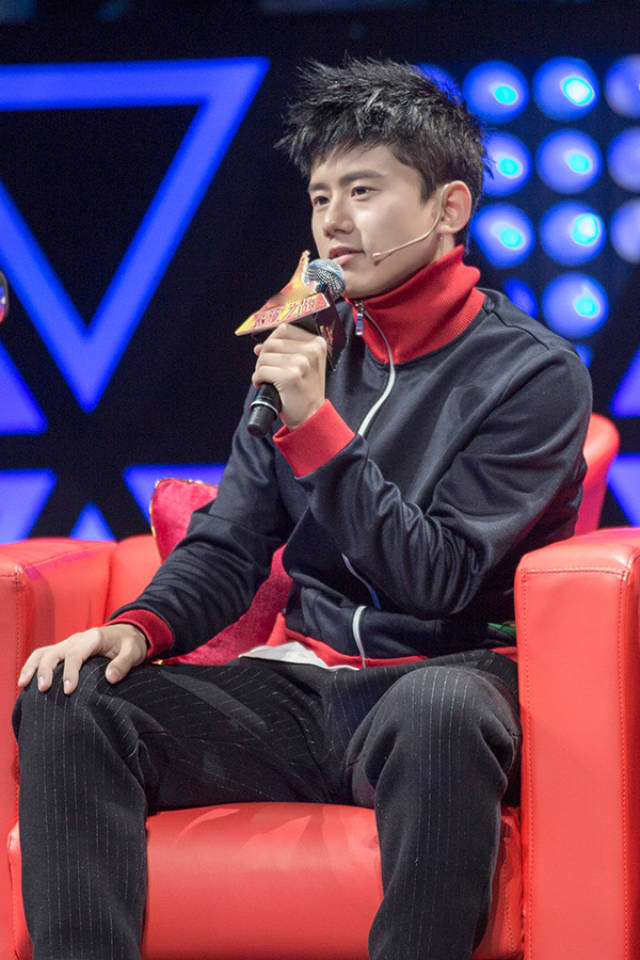 张杰热血改编《灌篮高手》片头曲 大秀架子鼓