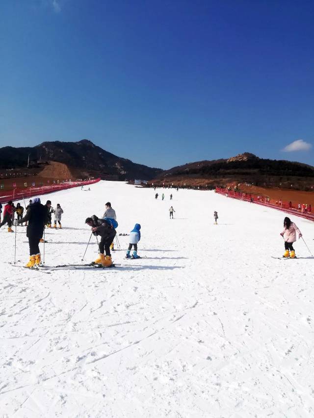 娱乐,度假养生,科普教育,运动旅游于一体的滑雪场,面积达150000平方米