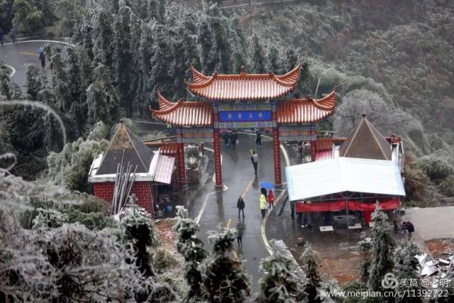 桃江这两天迎来了2018年首场雪,今天小编的朋友圈已经被浮丘山的美景