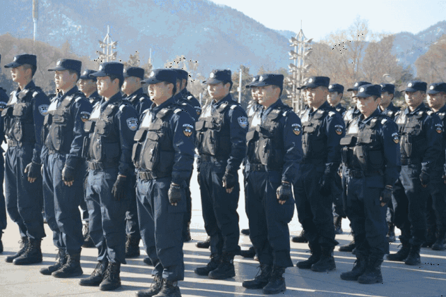 今天西峡各微信群炸锅了,都在传广场上这件事!你在现场吗?