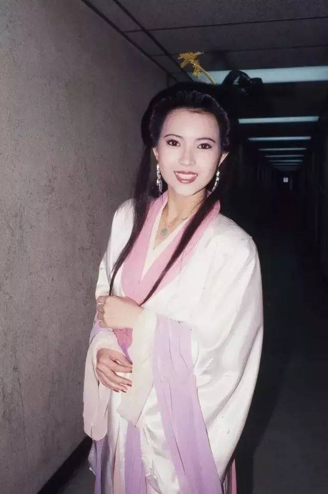 景甜恢复单身,终于承认男友是自己的金主!