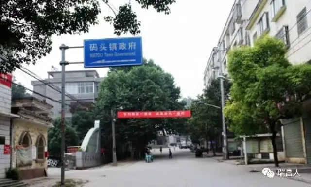 在瑞昌市码头镇有一条南起码头桥,北至沿江大道,全长不过500米,宽5米