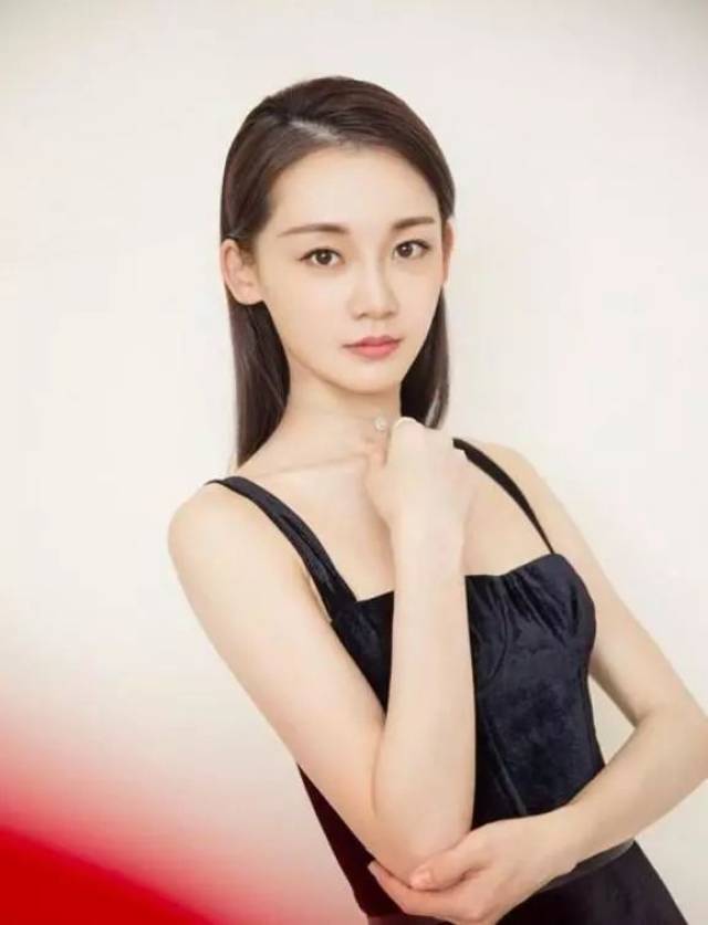 南阳又出一个大明星!火了!冯小刚钦点!为韩红伴舞!何炅为她尖叫!