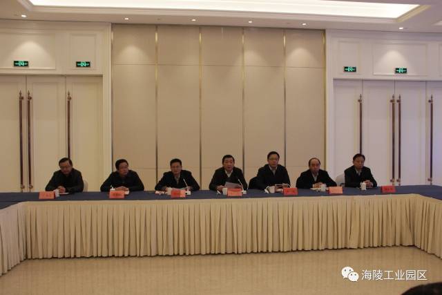 省质监局副局长邱少敏,泰州市人民政府副市长张小兵,市质监局局长顾维
