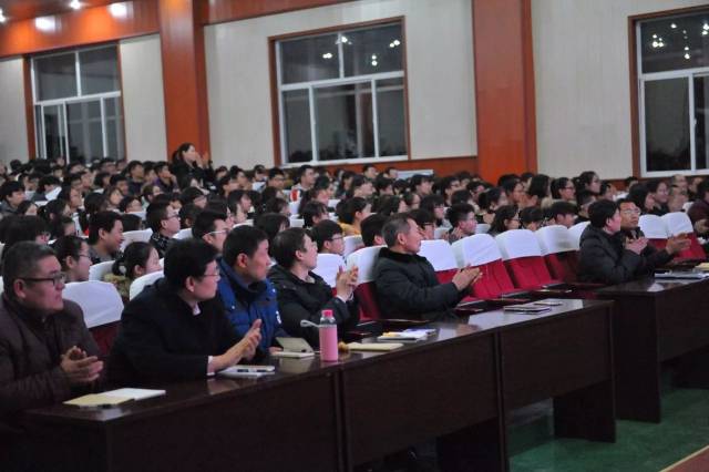 衡水一中数学高级教师刘凤岐受邀到二十四中为师生做高考讲座